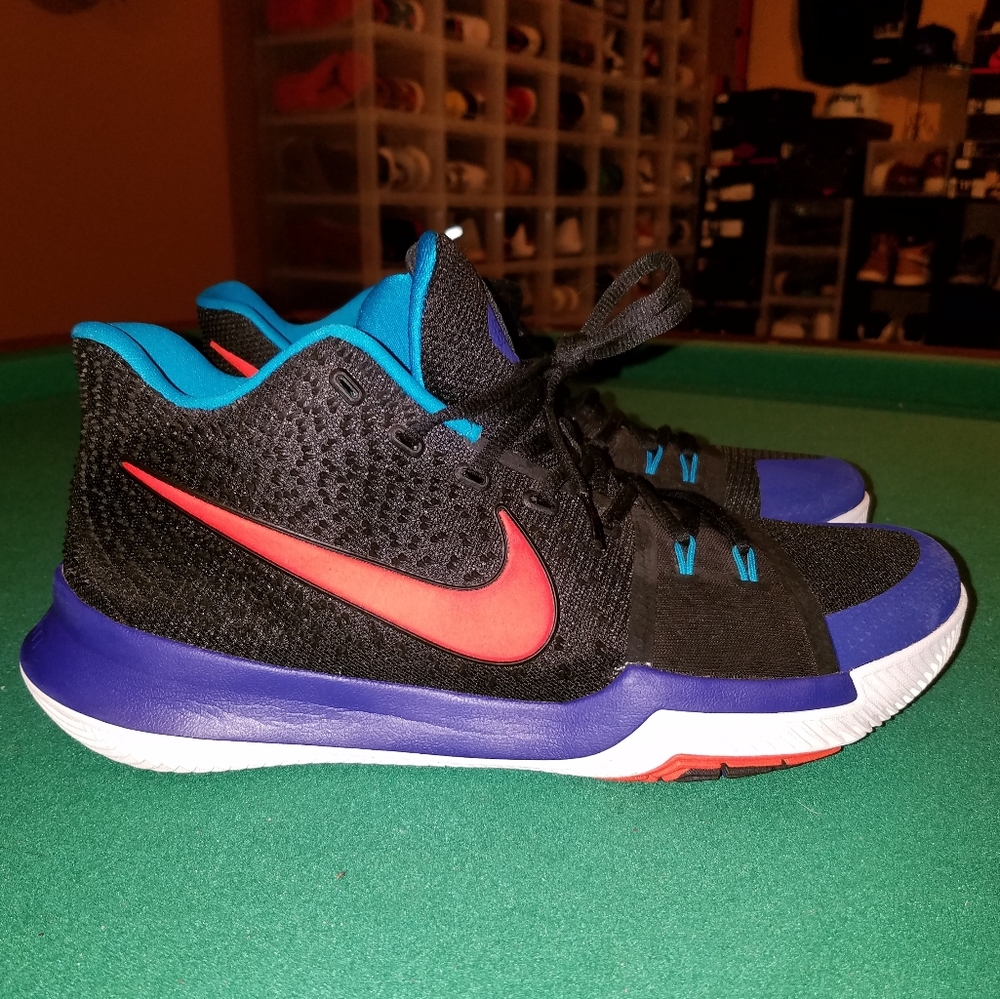 Kyrie 3 Kyrache Light

Size 11.5